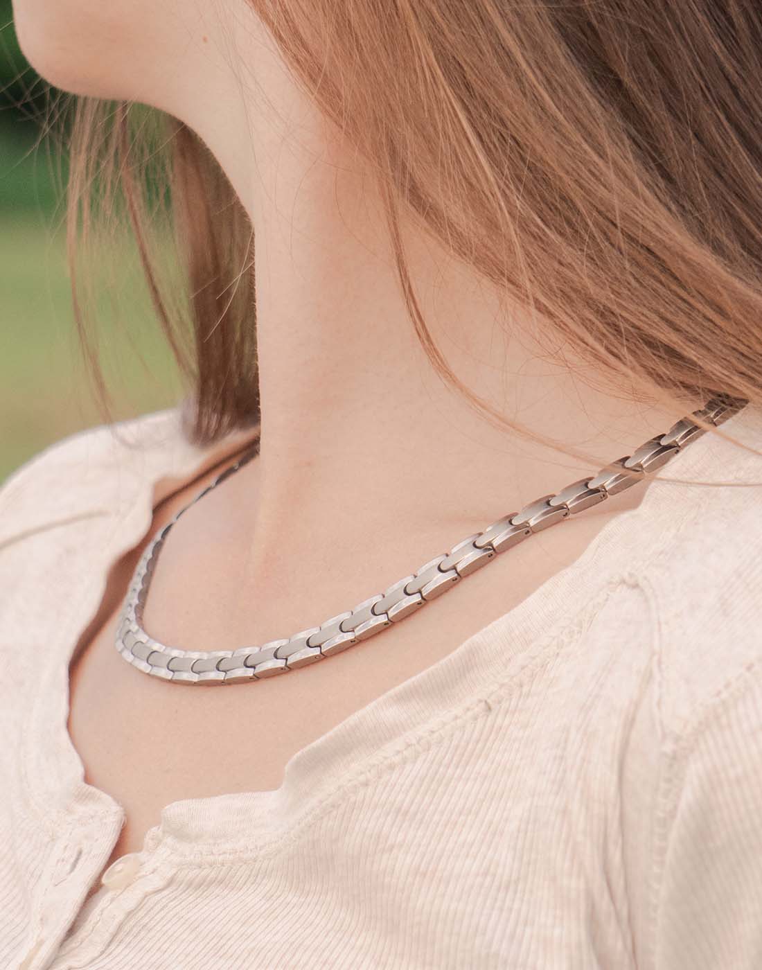 Magnetic therapy necklaces for men and women