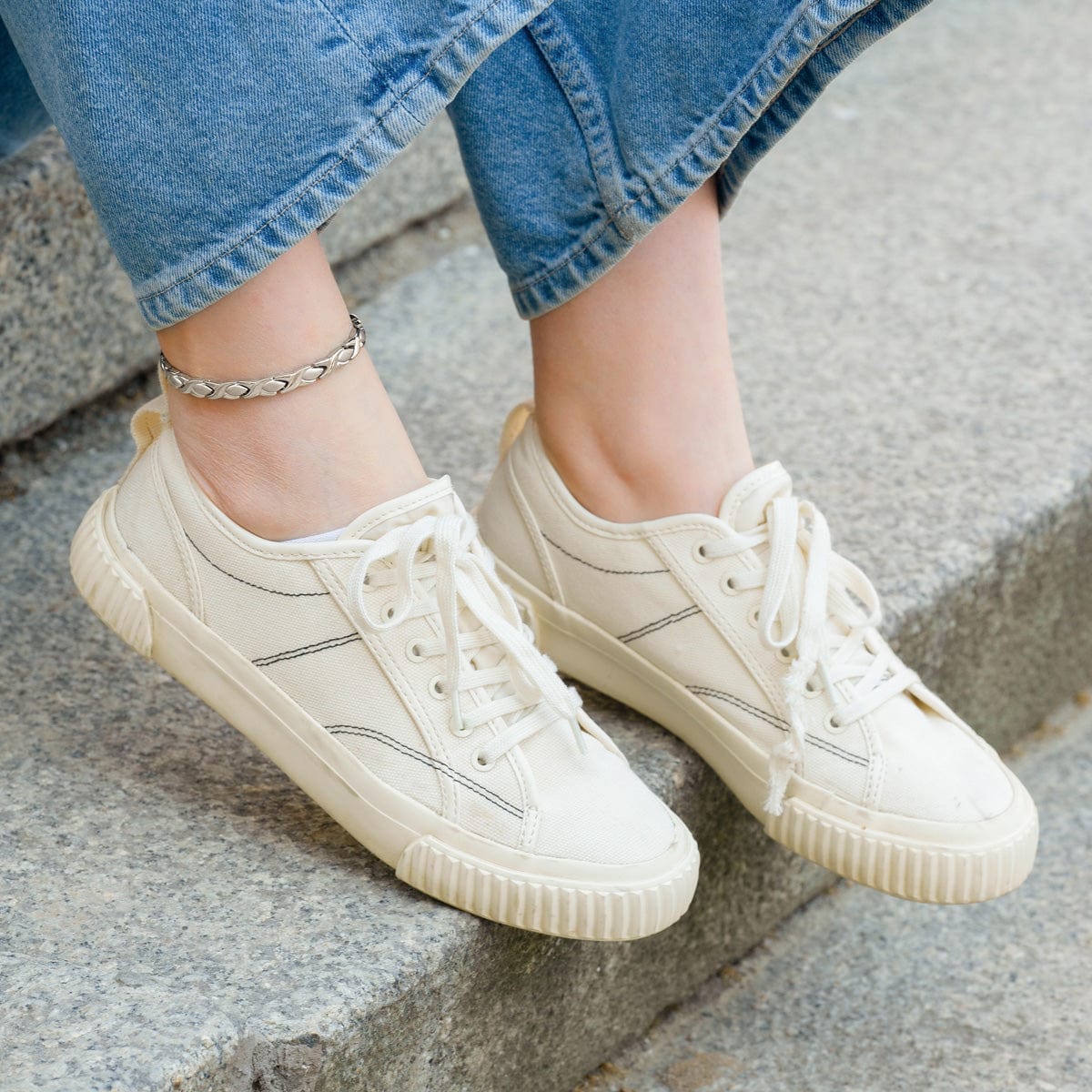 Ultra Strength Titanium Magnetic Therapy Anklet for Women (Silver)