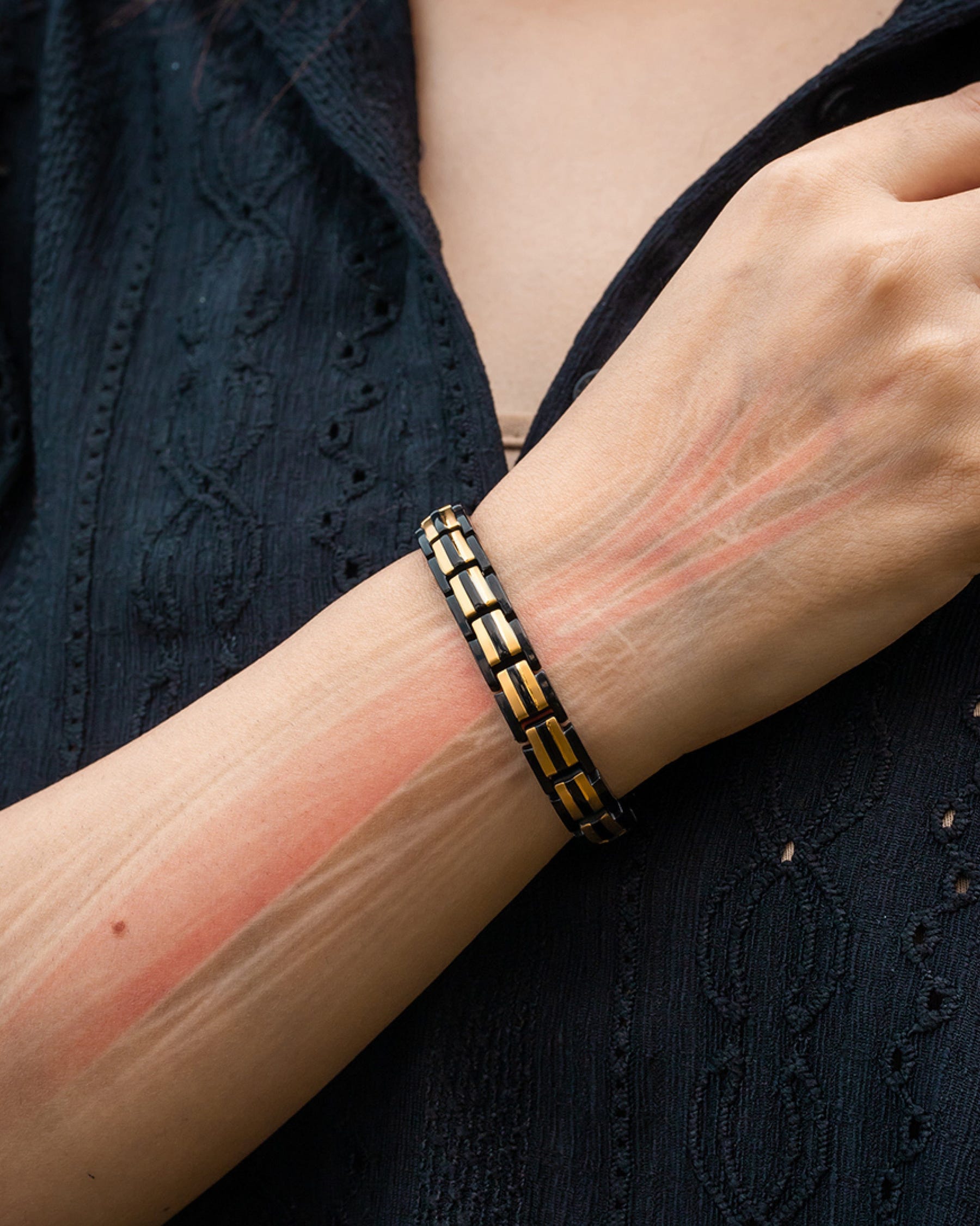 EllipseMAX Magnetic Bracelet for Women (Black & Gold)