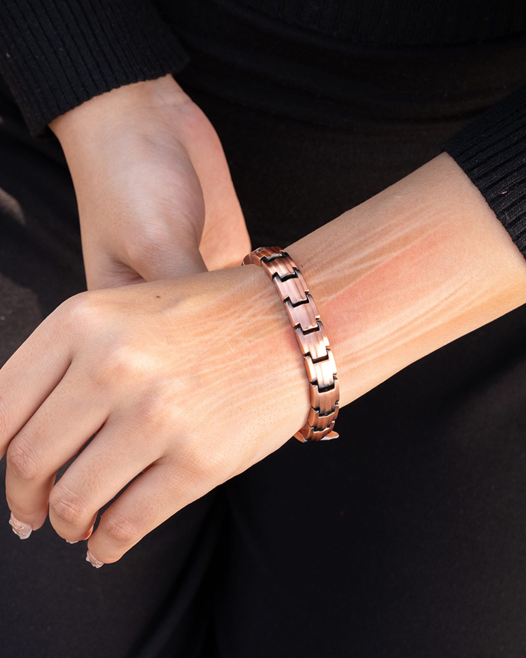 EnerCoppeX 99% puur koperen ringen voor heren en dames, ingelegd met 4 effectieve 3500 Gauss-magneten, open ontwerp kan de maat vrij aanpassen EnerCoppeX 99% puur koperen ringen voor heren en dames, ingelegd met 4 effectieve 3500 Gauss-magneten, open ontwerp kan de maat vrij aanpassen