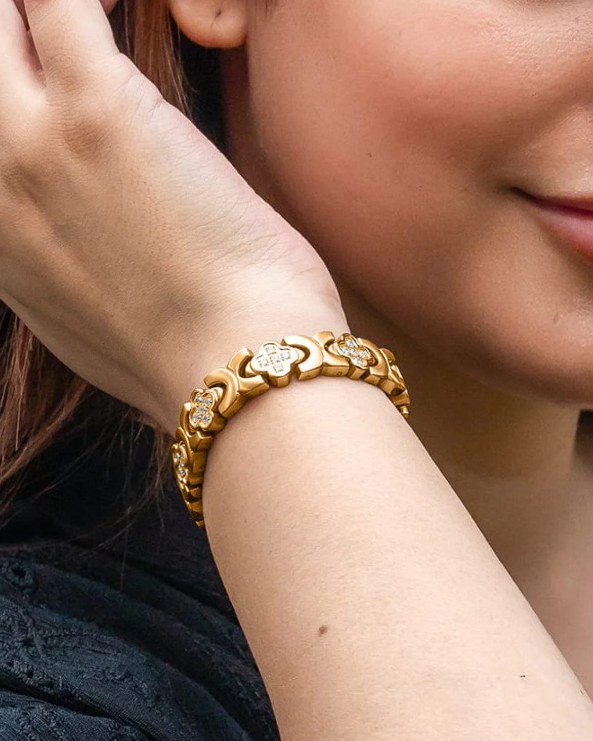 Magnetic Bundles Women’s Crystal Wellness Set – Magnetic Clover Bracelet + Earrings (Gold) MagnetRX